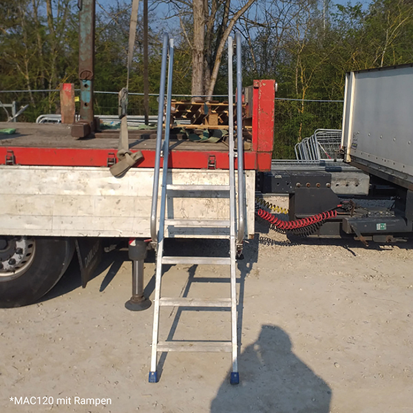 Zugangsleiter mit Handlauf ideal zum Besteigen der LKW Ladefläche