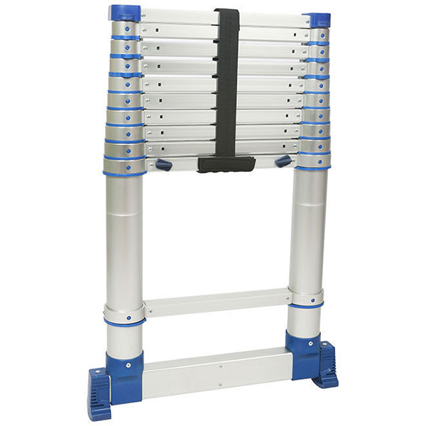 Echelle télescopique 4.40m en aluminium spéciale grandes hauteurs.