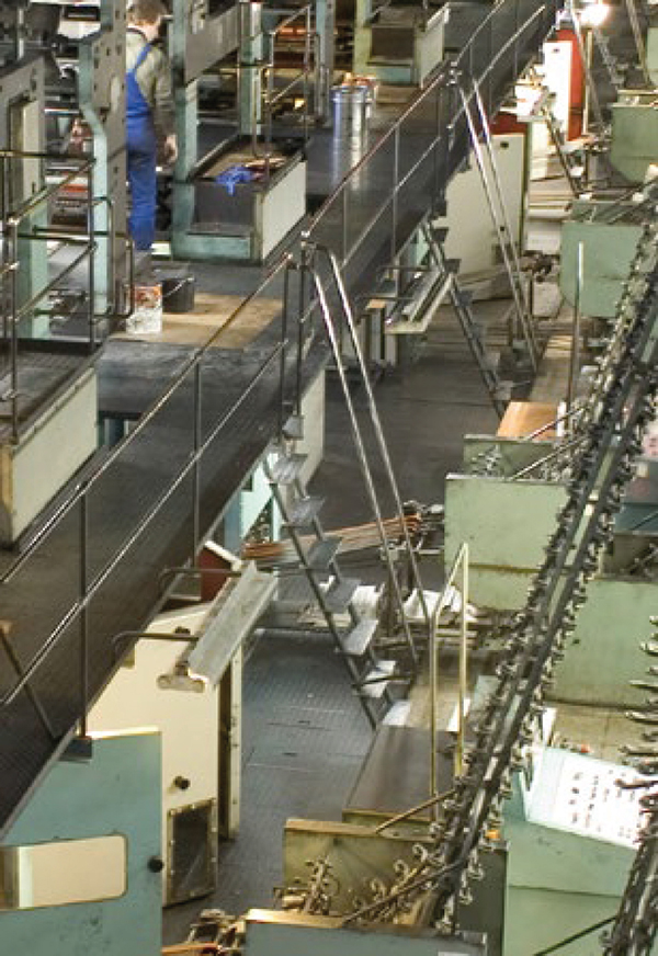 acces plateforme usine escalier 8060