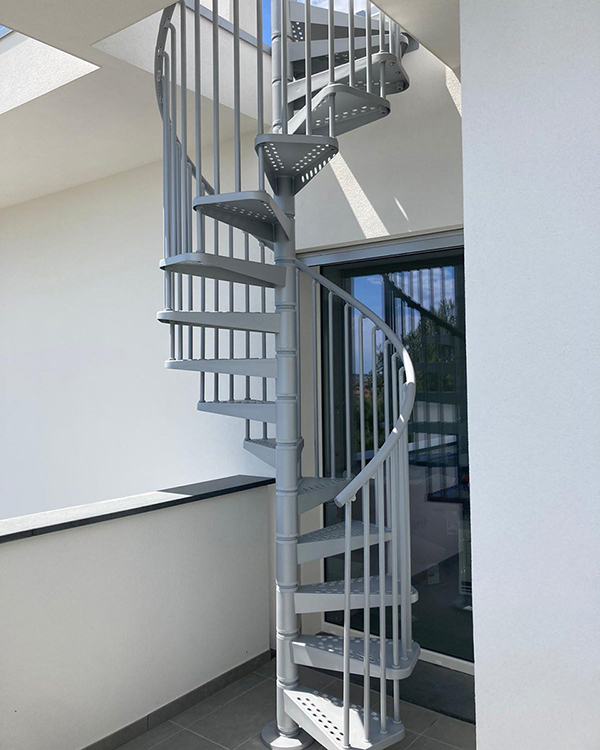 acces toit terrasse escalier exterieur zink gris