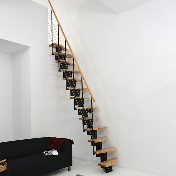 escalier droit bois noir maison
