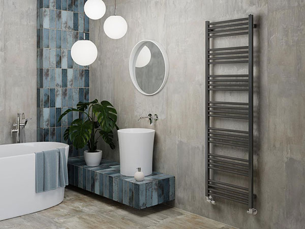 handtuchheizkorper gross strahlend grau badzimmer modern