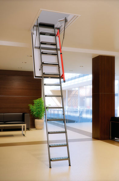 Dachbodenleiter mit langem Brandschutz, Wärmedurchgangsskoeffizient U