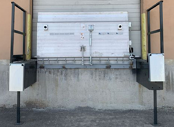 ponte di carico completo zona logistica